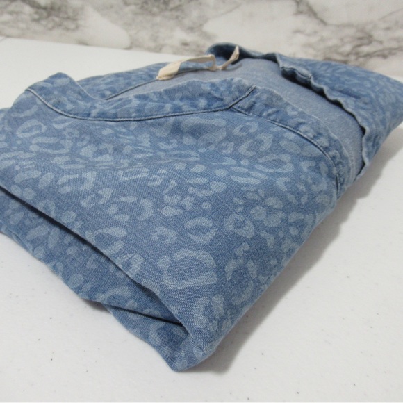 Soft Surroundings Chambray Leopard Print Pullover Tunic Top Size Small - Picture 3 of 10